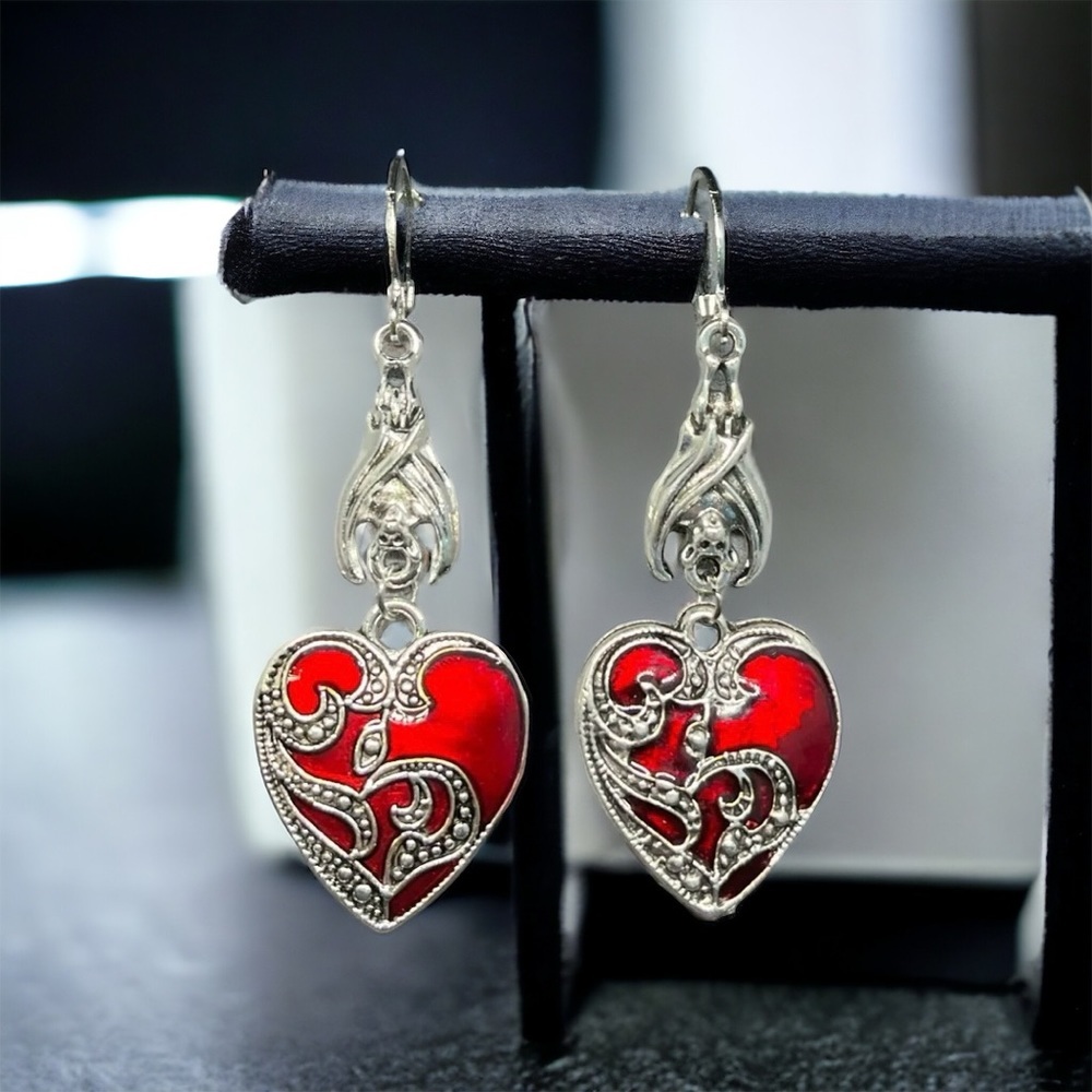 1 Pair Gothic Bat Heart Love Shape Pendant Round Buckle Silver Plated Earrings - Picture 2 of 12